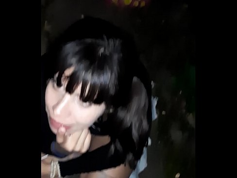 ❤️ 거리에서 사탕과 교환으로 부어오른 페니스 ️❌ 포르노 우리 ️❤